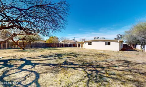 Exterior - 908 E Graybill Dr, Tucson, AZ 85719 photo 3 of 4