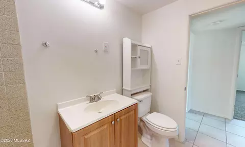 Bath - 908 E Graybill Dr, Tucson, AZ 85719 photo 1 of 4