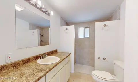 Bath - 908 E Graybill Dr, Tucson, AZ 85719 photo 3 of 4