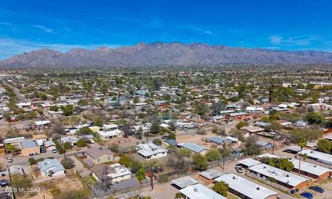View/Area - 908 E Graybill Dr, Tucson, AZ 85719 photo 1 of 2