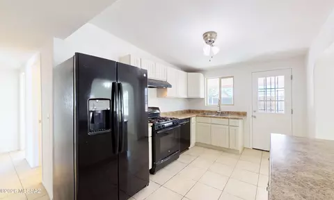 Kitchen - 908 E Graybill Dr, Tucson, AZ 85719 photo 2 of 2