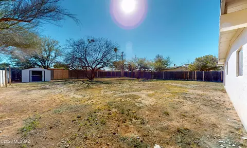 Exterior - 908 E Graybill Dr, Tucson, AZ 85719 photo 4 of 4