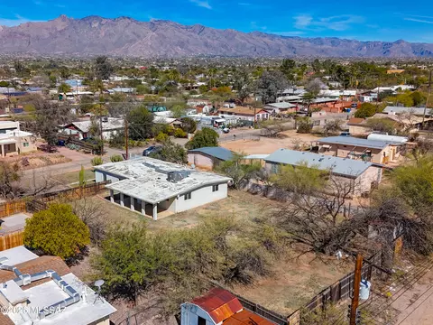 View/Area - 908 E Graybill Dr, Tucson, AZ 85719 photo 2 of 2