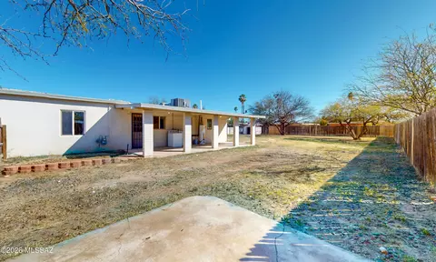 Exterior - 908 E Graybill Dr, Tucson, AZ 85719 photo 2 of 4