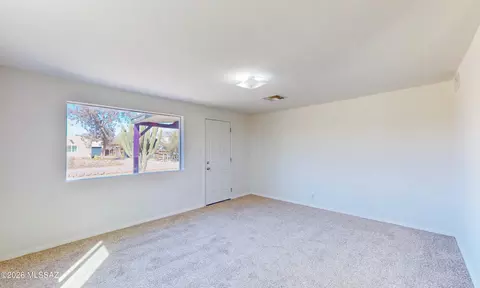 Living - 908 E Graybill Dr, Tucson, AZ 85719 photo 3 of 3