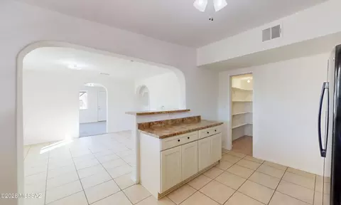 Entry Way - 908 E Graybill Dr, Tucson, AZ 85719 photo 2 of 2
