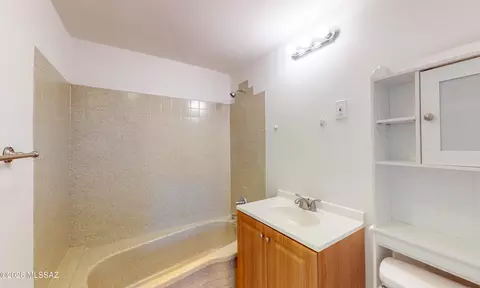 Bath - 908 E Graybill Dr, Tucson, AZ 85719 photo 2 of 4