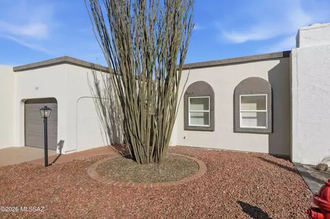 500 W Ocotillo Pl, Green Valley, AZ 85614