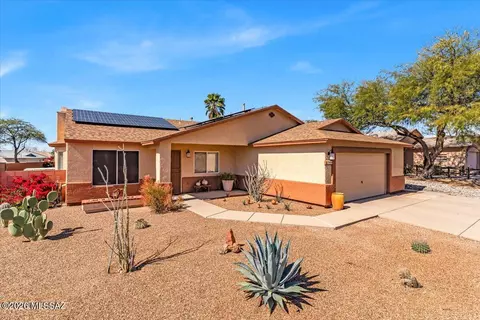 7994 S Teaberry Ave, Tucson, AZ 85747