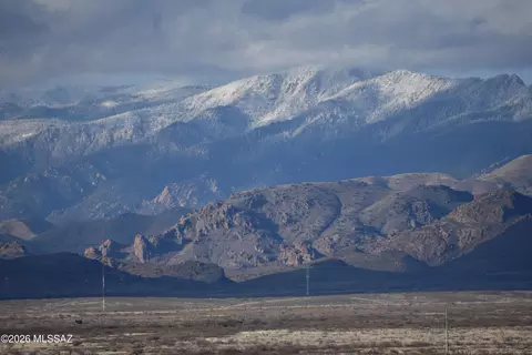 E Howling Wolf Road, Willcox, AZ 85643