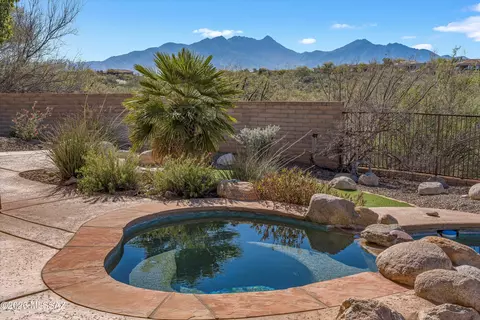 852 E Vault Mine Ct, Green Valley, AZ 85614