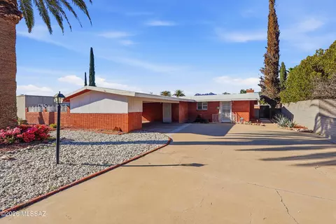 8925 E Bellevue St, Tucson, AZ 85715