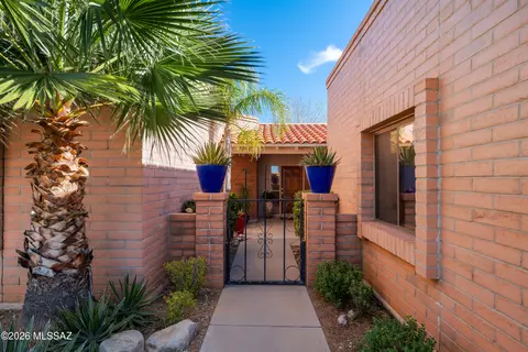 1410 W Hidden Crest Ct, Green Valley, AZ 85622