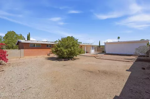 Exterior - 7326 E Montecito Dr, Tucson, AZ 85710 photo 2 of 7