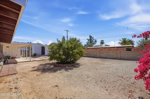 Exterior - 7326 E Montecito Dr, Tucson, AZ 85710 photo 4 of 7
