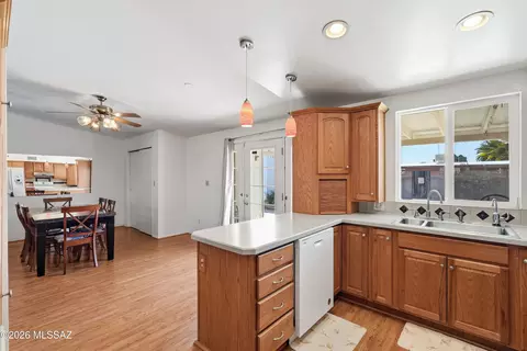 Kitchen - 7326 E Montecito Dr, Tucson, AZ 85710 photo 2 of 5