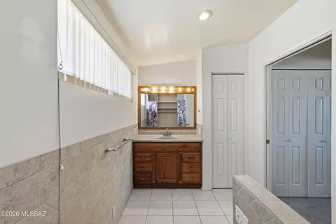 Bath - 7326 E Montecito Dr, Tucson, AZ 85710 photo 2 of 4