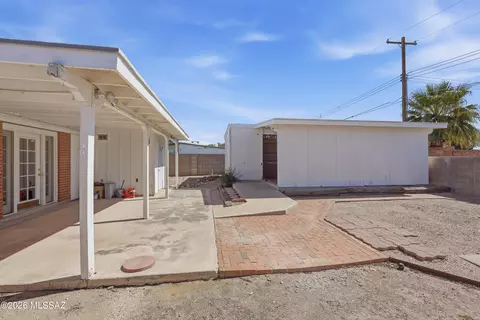 Exterior - 7326 E Montecito Dr, Tucson, AZ 85710 photo 6 of 7