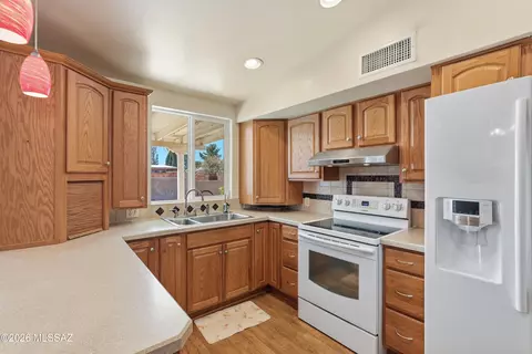 Kitchen - 7326 E Montecito Dr, Tucson, AZ 85710 photo 4 of 5