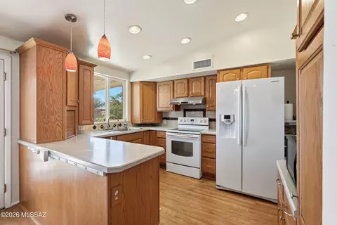 Kitchen - 7326 E Montecito Dr, Tucson, AZ 85710 photo 3 of 5