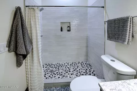 Bath - 604 E 5th St, Tucson, AZ 85705 photo 2 of 4