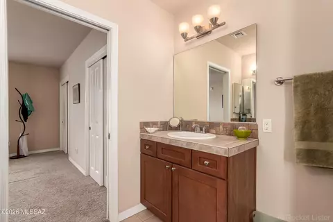 Bath - 1045 E Irwin Pl, Tucson, AZ 85719 photo 3 of 4