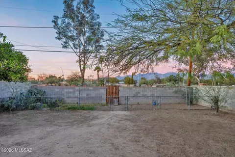 Exterior - 2313 E 23rd St, Tucson, AZ 85713 photo 9 of 10