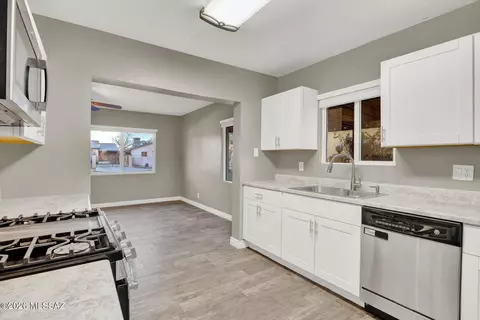 Kitchen - 2313 E 23rd St, Tucson, AZ 85713 photo 5 of 5