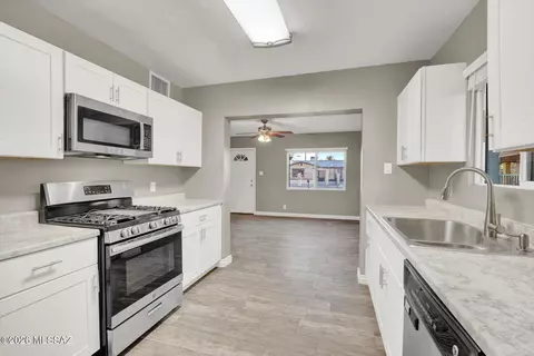 Kitchen - 2313 E 23rd St, Tucson, AZ 85713 photo 1 of 5