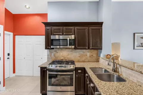 Kitchen - 2152 E Tabular Pl, Oro Valley, AZ 85755 photo 2 of 3