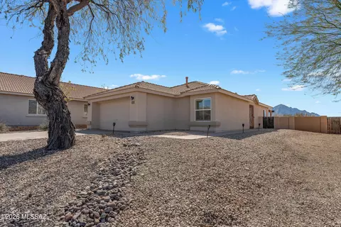 Exterior - 2152 E Tabular Pl, Oro Valley, AZ 85755 photo 6 of 8