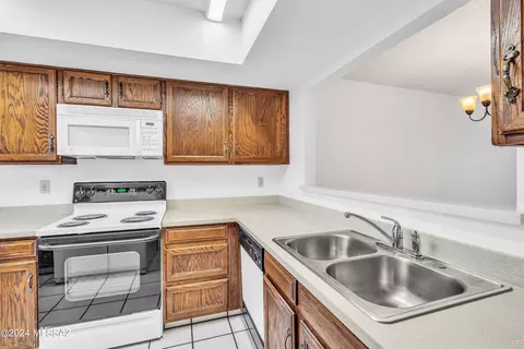 Kitchen - 7860 E Baker St, Tucson, AZ 85710 photo 2 of 4