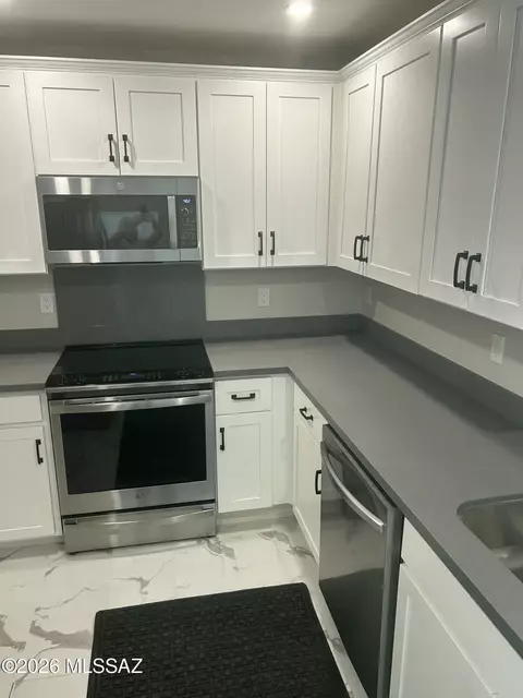 Kitchen - 4441 E 4th St, Tucson, AZ 85711 photo 7 of 7