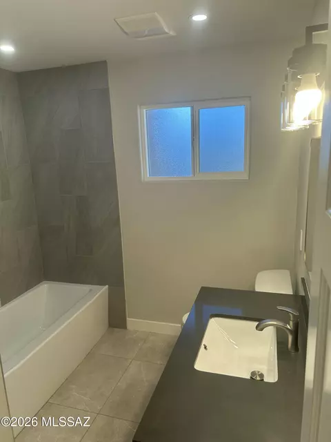 Bath - 4441 E 4th St, Tucson, AZ 85711 photo 2 of 4