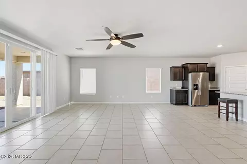 Living - 552 W Weldon St, Vail, AZ 85641 photo 1 of 5