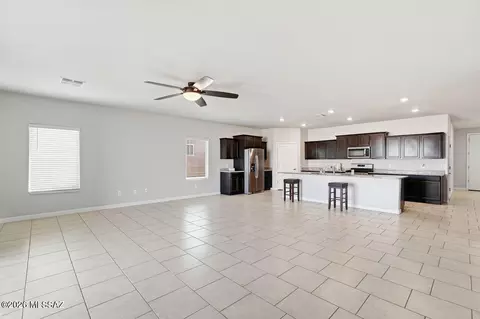 Living - 552 W Weldon St, Vail, AZ 85641 photo 2 of 5