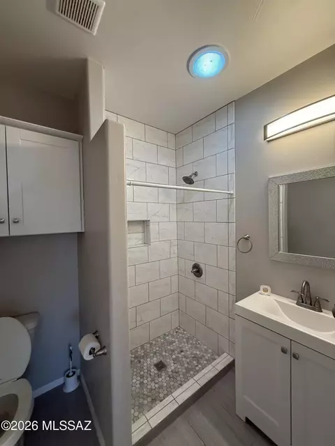 Bath - 140 N Westview Dr, Vail, AZ 85641 photo 3 of 3