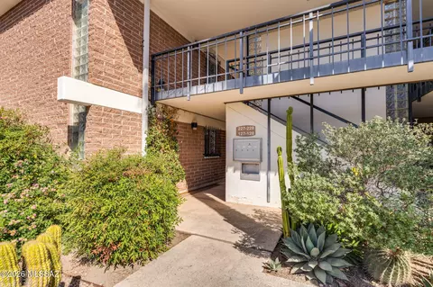 3940 E Timrod St #127, Tucson, AZ 85711