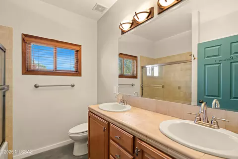 Bath - 3790 E Tapia Dr, Vail, AZ 85641 photo 4 of 7