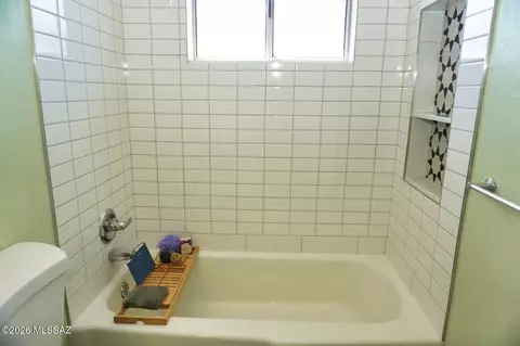 Bath - 905 E Clouse St, Pearce, AZ 85625 photo 1 of 3