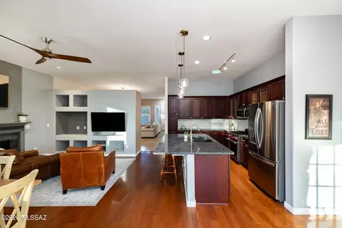241 W Carlynn Cliff Pl, Oro Valley, AZ 85755