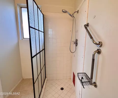 Bath - 1200 E Geneva St, Pearce, AZ 85625 photo 2 of 5
