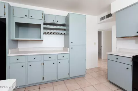 Kitchen - 7440 E 45th St, Tucson, AZ 85730 photo 5 of 5