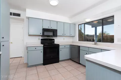 Kitchen - 7440 E 45th St, Tucson, AZ 85730 photo 2 of 5