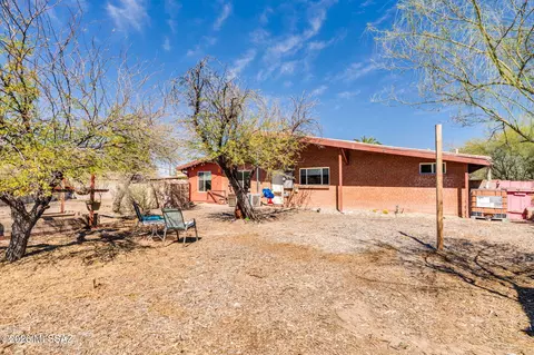 Exterior - 824 E Mitchell Dr, Tucson, AZ 85719 photo 10 of 14