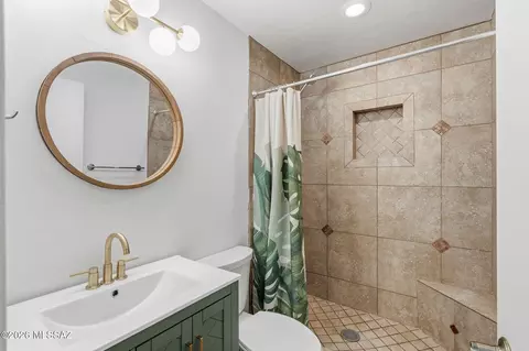 Bath - 824 E Mitchell Dr, Tucson, AZ 85719 photo 2 of 2