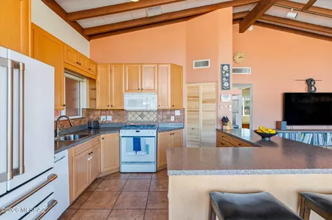 Kitchen - 824 E Mitchell Dr, Tucson, AZ 85719 photo 3 of 5