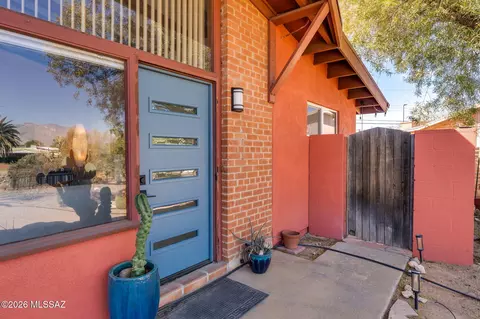 Exterior - 824 E Mitchell Dr, Tucson, AZ 85719 photo 6 of 14