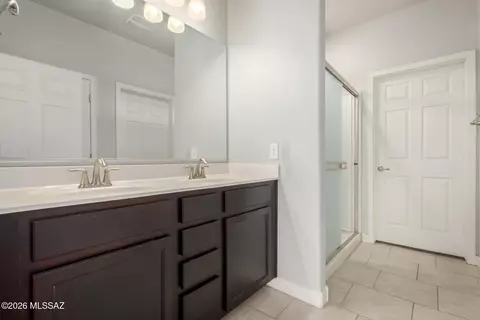 Bath - 12072 E Domnitch Dr, Vail, AZ 85641 photo 1 of 4