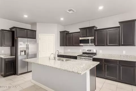 Kitchen - 12072 E Domnitch Dr, Vail, AZ 85641 photo 5 of 5